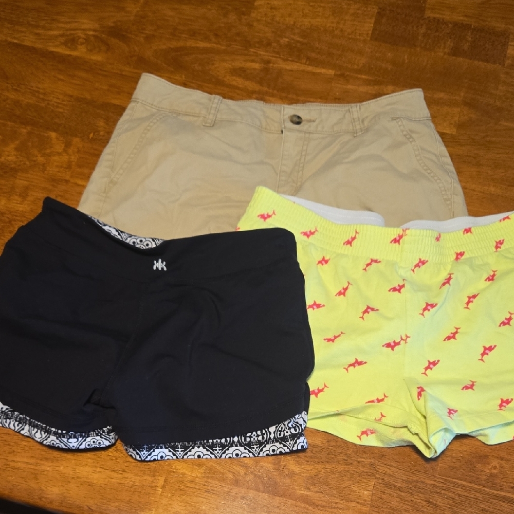 No Boundaries Tan, Black, and Yellow Women's Shorts Trio Medium. Size 8